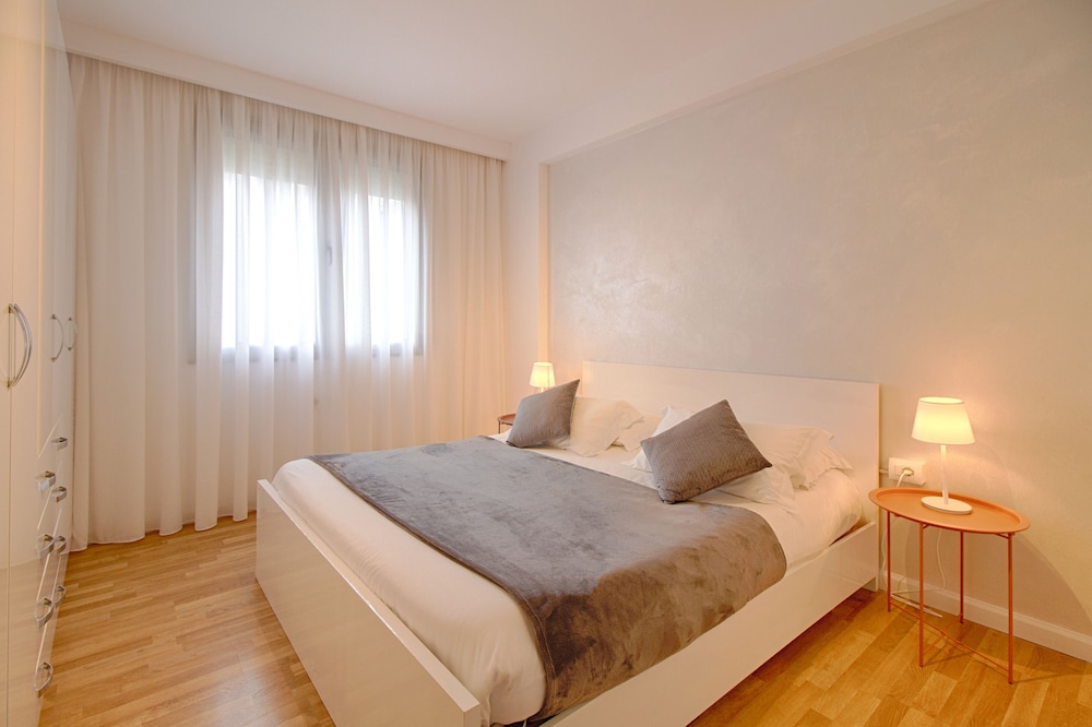 

Torino - Tirana - The Rooms Apartments Tirana