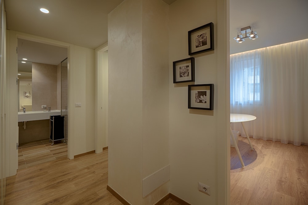 

Bari - Tirana - The Rooms Apartments Tirana
