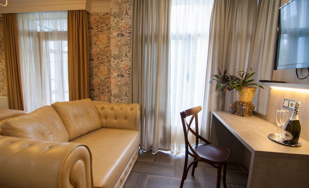 

Roma - Chişinău - Komilfo Hotel