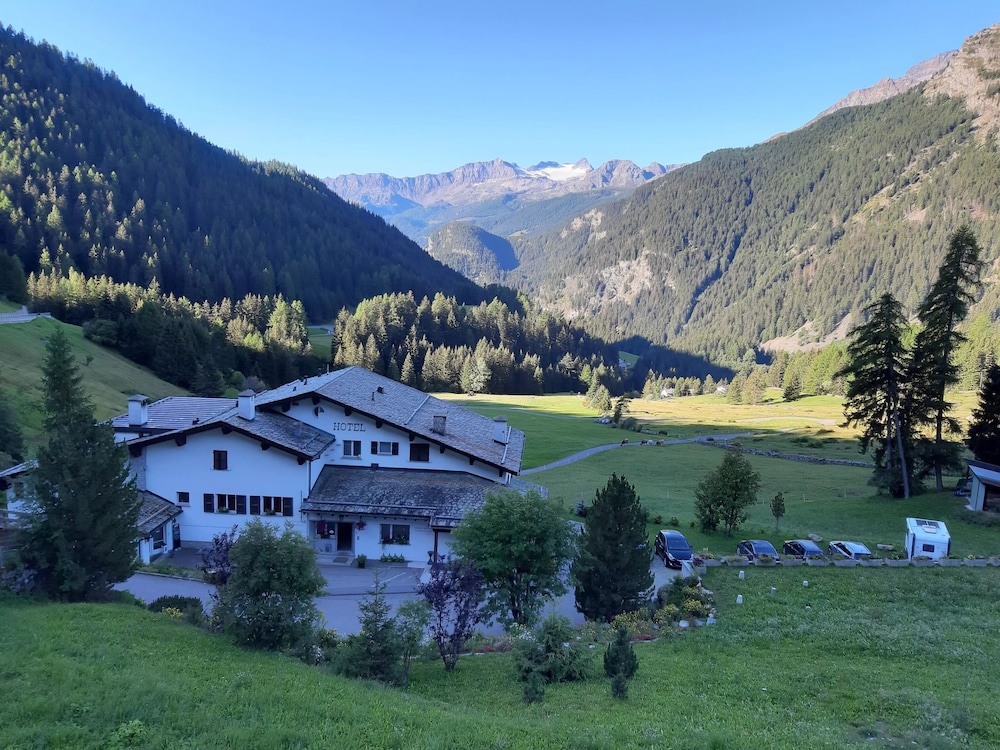 

Milano - Engadina, Montagna Svizzera - Hotel Zarera