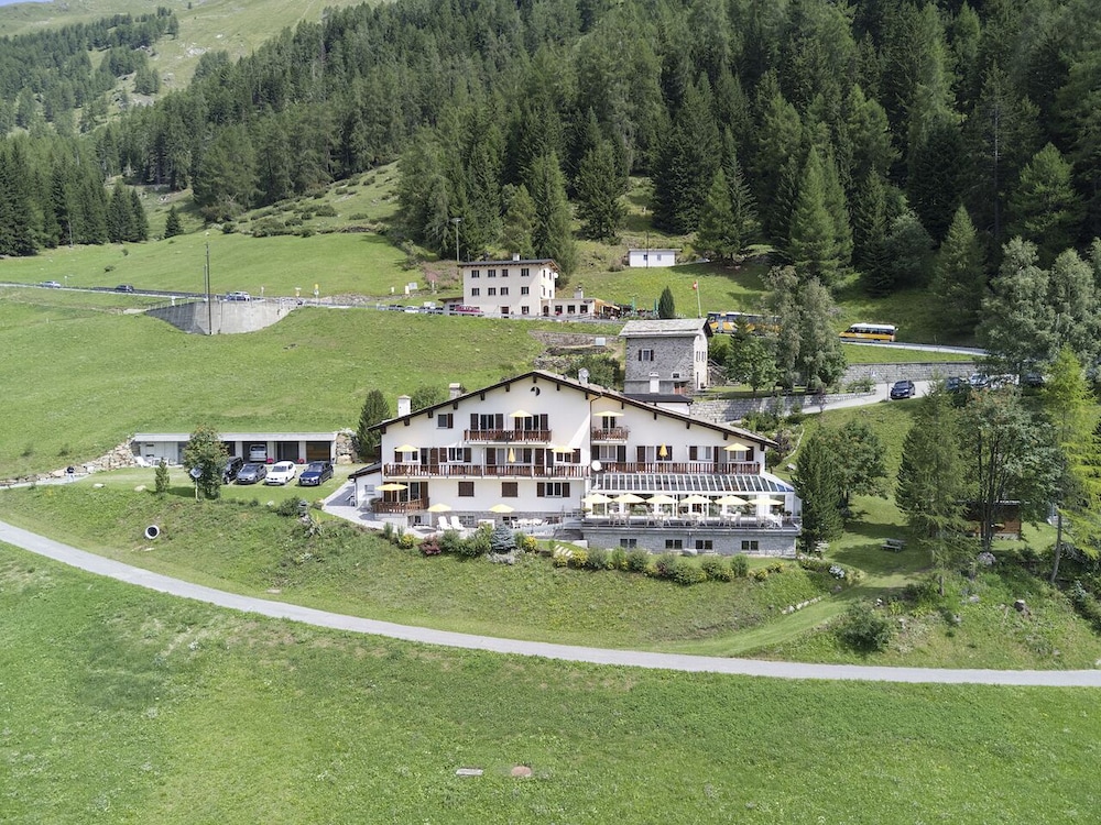 

Milano - Engadina, Montagna Svizzera - Hotel Zarera