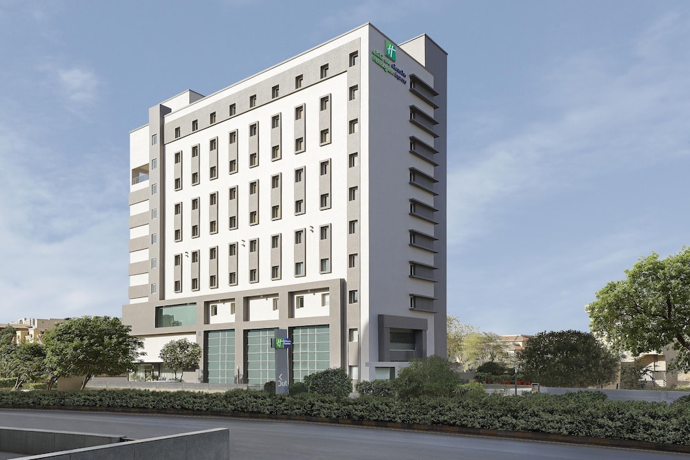 

Roma - Ahmedabad - Holiday Inn Express Ahmdabad Prahlad Nagar, an IHG Hotel