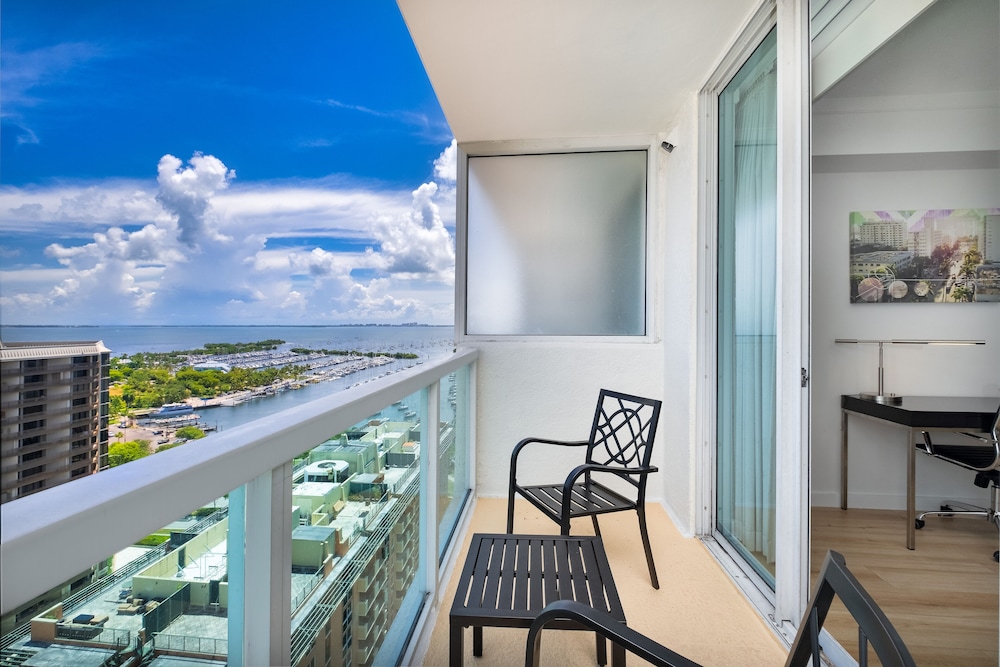 

Napoli - Key Biscayne - Private Oasis at Arya