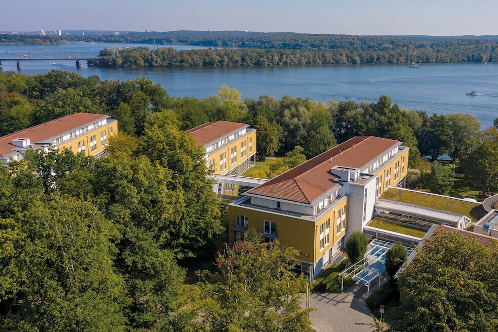

Milano - Schwielowsee - Seminaris SeeHotel Potsdam