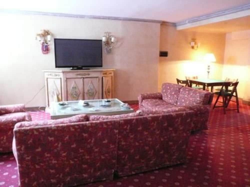 

Napoli - Folgarida - RTA Hotel Catturani