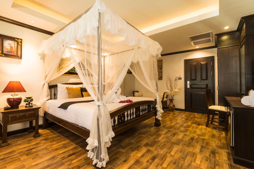 

Verona - Chalong - Tanawan Phuket Hotel