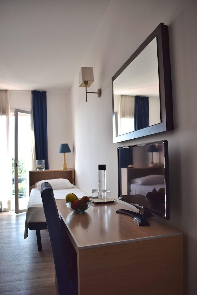 

Trieste - Ciampino - Hotel Giardino d'Europa