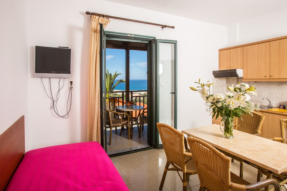

Napoli - Malia - Mariamare apts