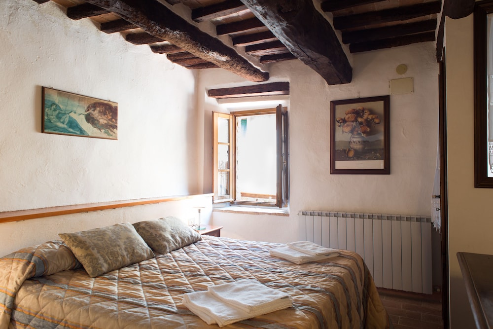 

Milano - San Gimignano - Residenza D'Epoca Palazzo Buonaccorsi
