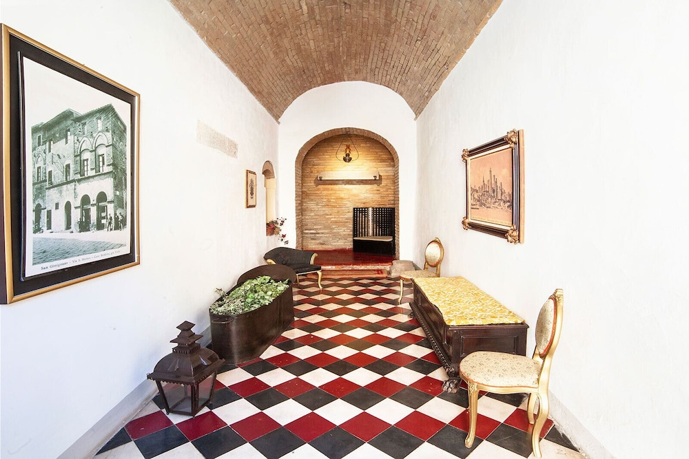 

Napoli - San Gimignano - Residenza D'Epoca Palazzo Buonaccorsi