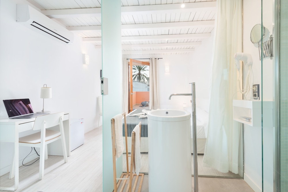 

Roma - Puerto De Alcudia, Mallorca - Alcudia Petit - Turismo de Interior