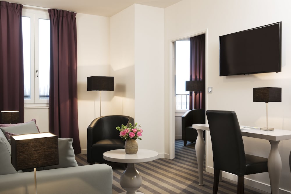 

Lamezia Terme - Saint-Denis (Ile-de-France) - Executive Hôtel Paris Gennevilliers