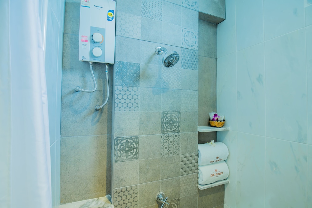 

Bologna - Si Sunthon - The Rubber Hotel Phuket