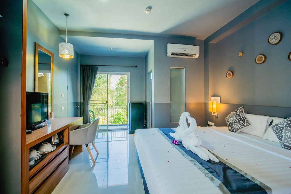 

Bari - Si Sunthon - The Rubber Hotel Phuket