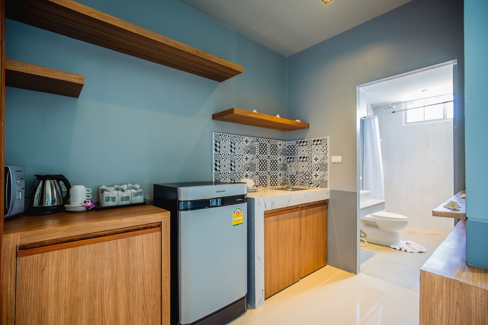 

Verona - Si Sunthon - The Rubber Hotel Phuket