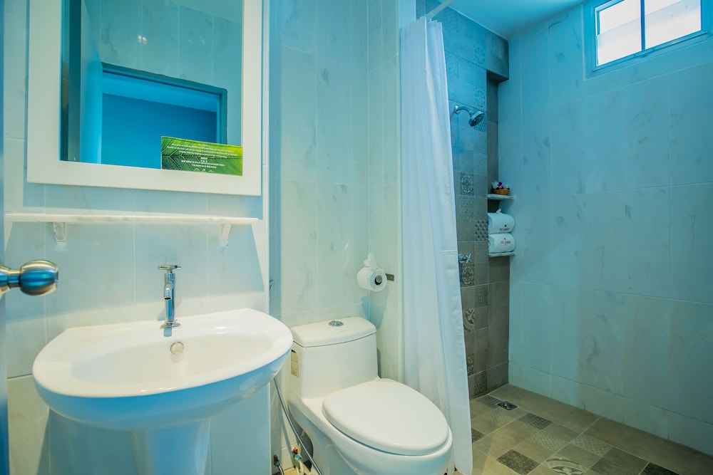 

Bari - Si Sunthon - The Rubber Hotel Phuket