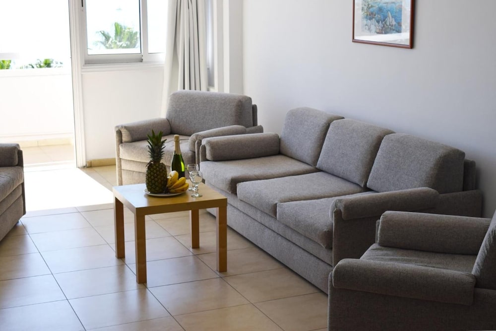 

Roma - Larnaca - Sun Hall Beach Hotel Apartments