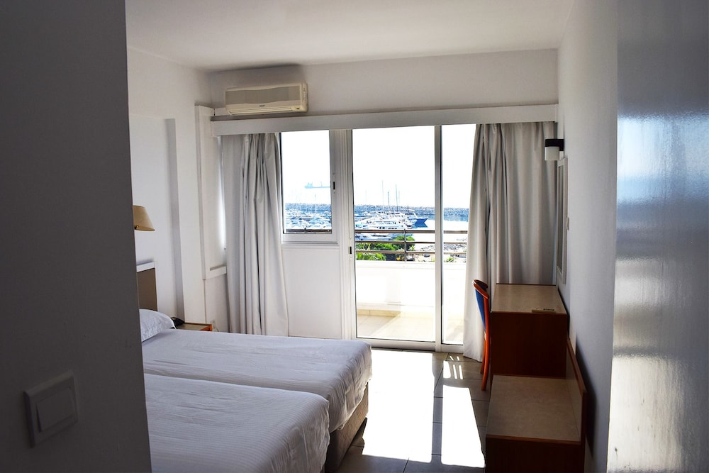 

Bologna - Larnaca - Sun Hall Beach Hotel Apartments