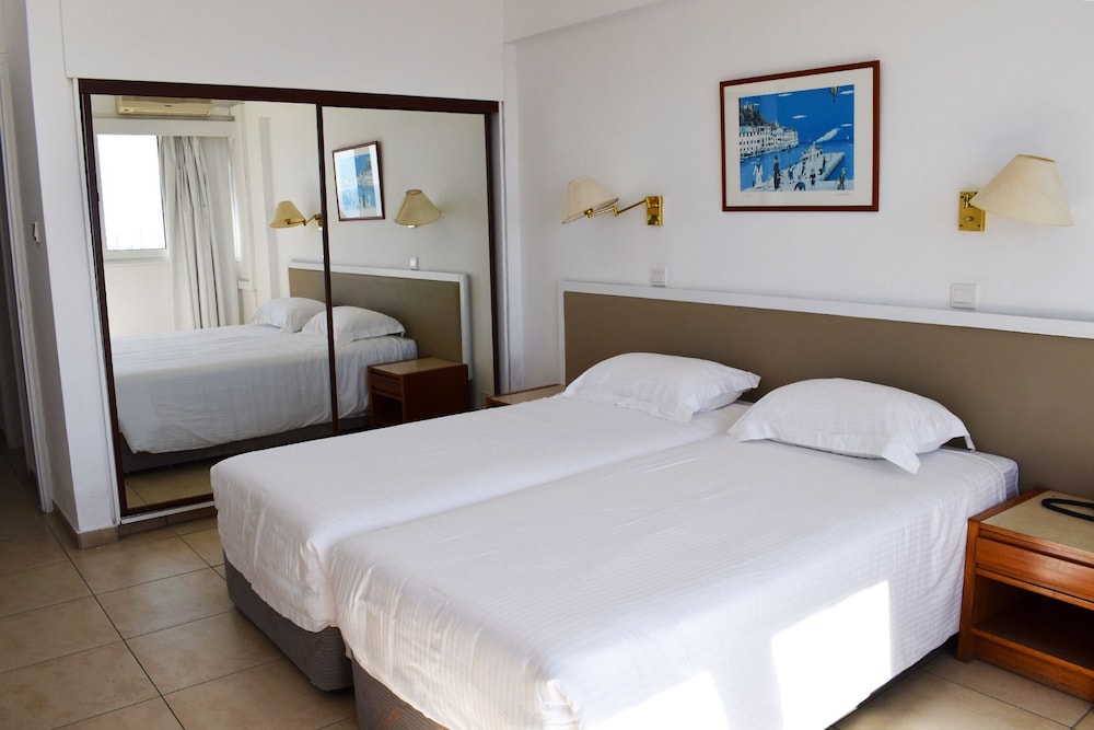 

Bologna - Cipro - Sun Hall Beach Hotel Apartments