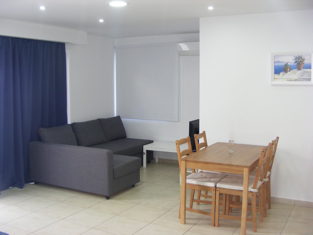 

Trieste - Cipro - Sun Hall Beach Hotel Apartments