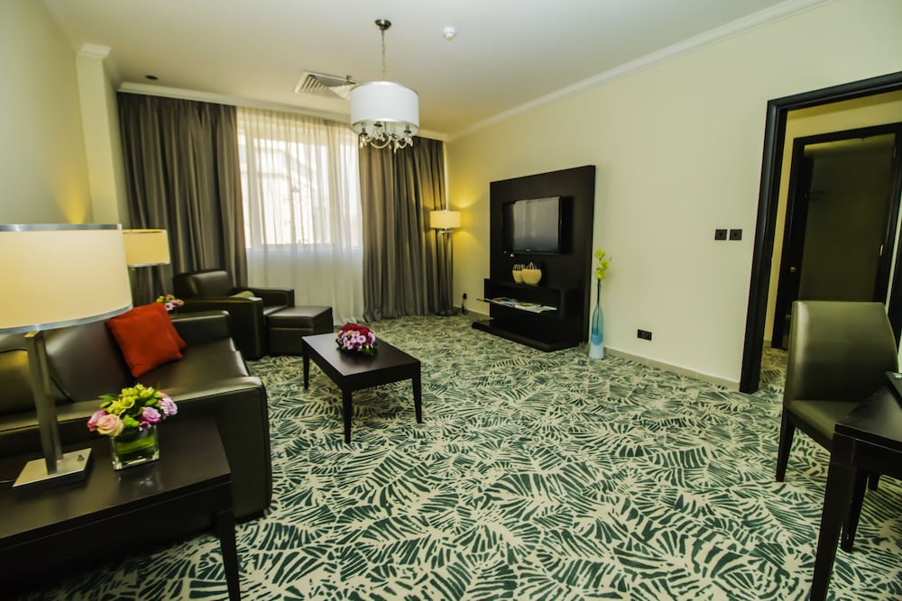

Bologna - Katar - The Royal Riviera Hotel