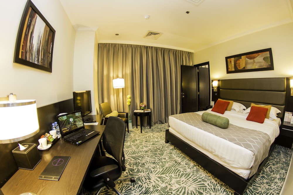 

Bologna - Katar - The Royal Riviera Hotel
