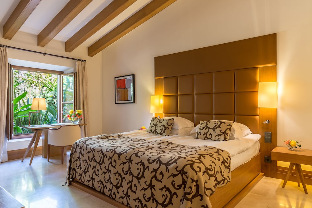 

Milano - Puigpunyent - Castell Son Claret - The Leading Hotels of the World