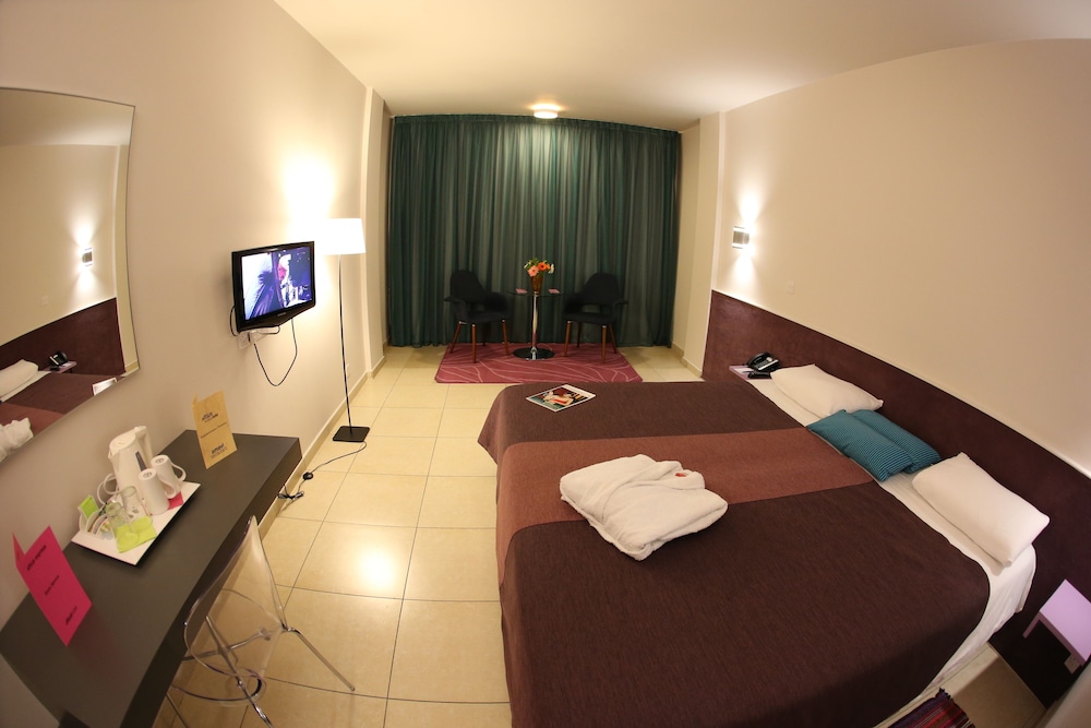 

Milano - Nicosia - Altius Boutique Hotel