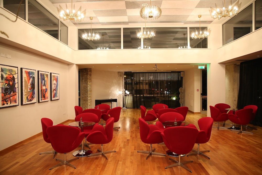 

Milano - Nicosia - Altius Boutique Hotel