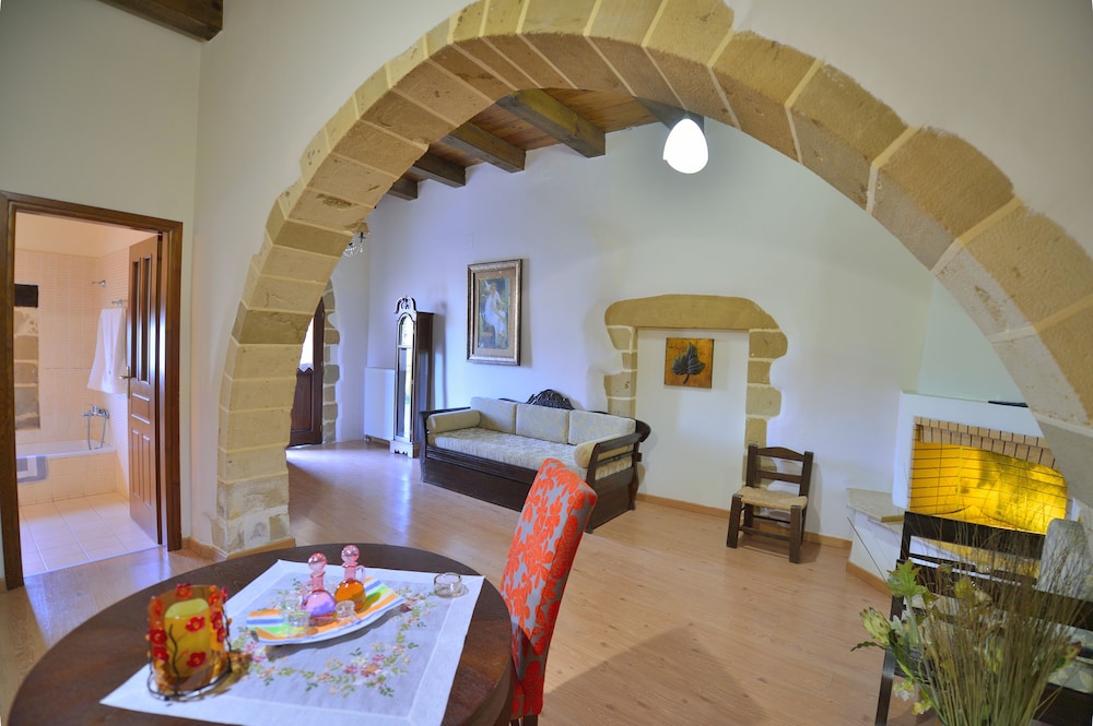 

Milano - Kría Vrísi - Maria Villas