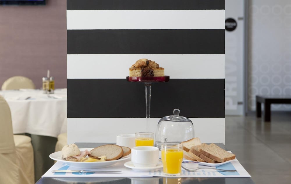 

Milano - Ginés - Apartamentos Vértice Sevilla Aljarafe