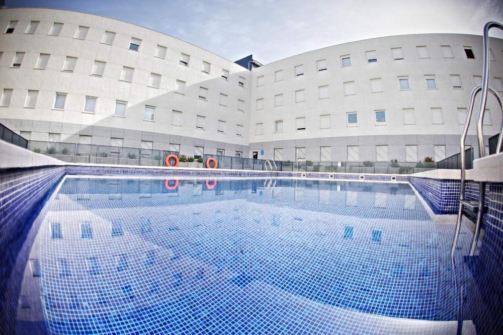 

Napoli - Camas - Apartamentos Vértice Sevilla Aljarafe