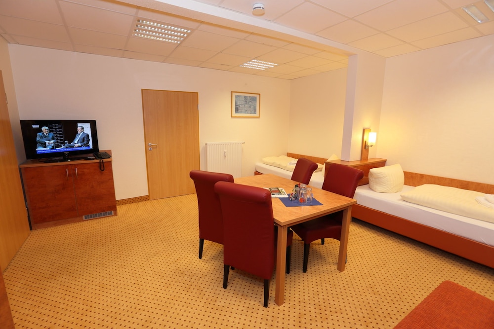 

Milano - Stade - Hotel am Holzhafen