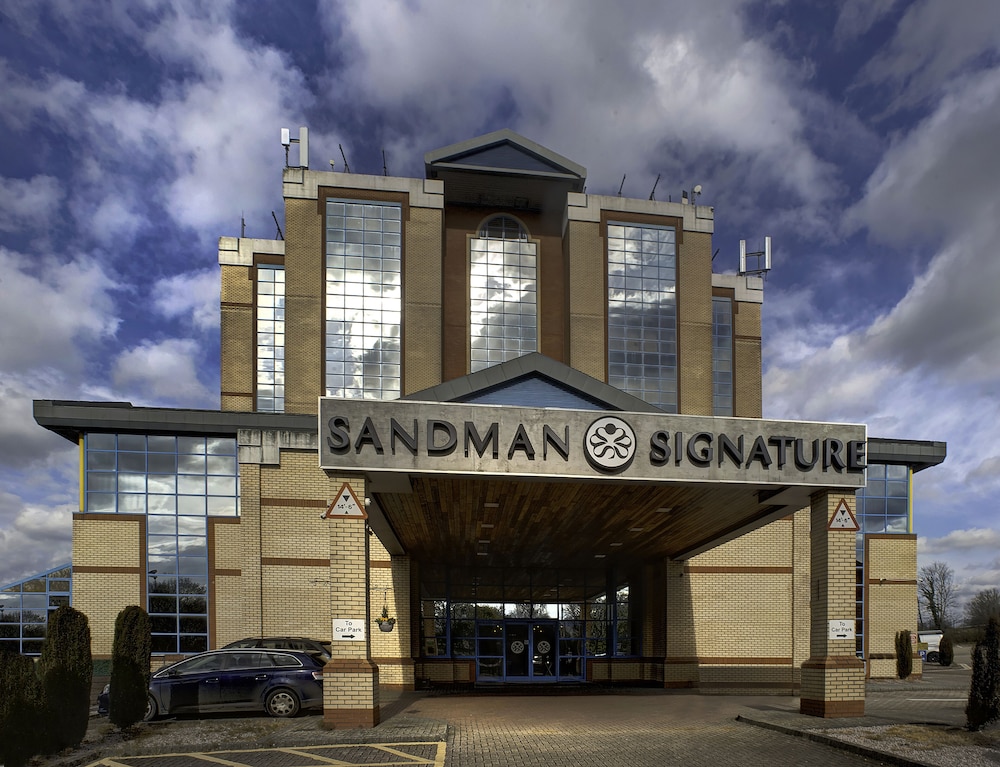 

Napoli - Crawley - Sandman Signature London Gatwick Hotel