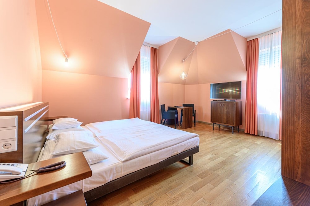 

Torino - Vienna, Aeroporto Internazionale di Vienna - Hotel Caroline