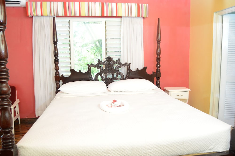 

Venezia - Negril - Gold Nugget Hotel