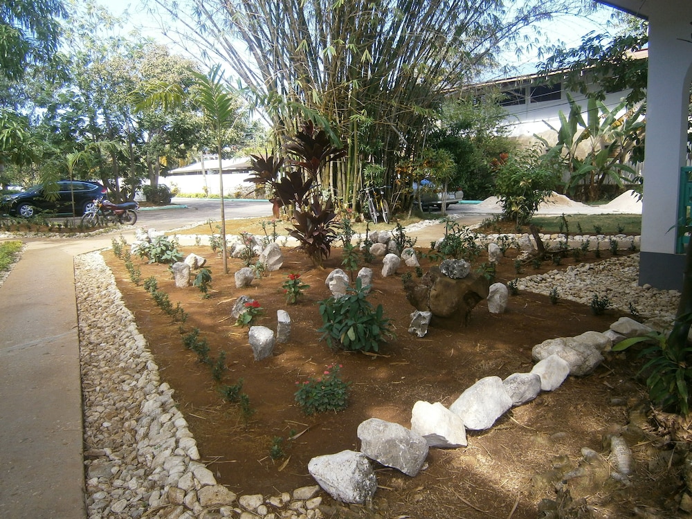 

Venezia - Negril - Gold Nugget Hotel