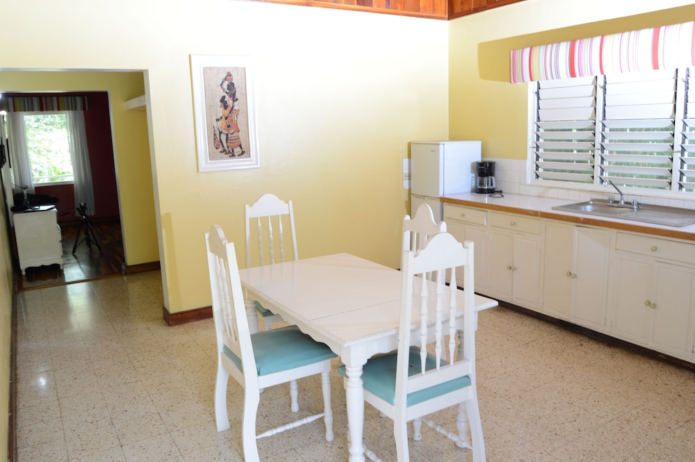 

Napoli - Negril - Gold Nugget Hotel