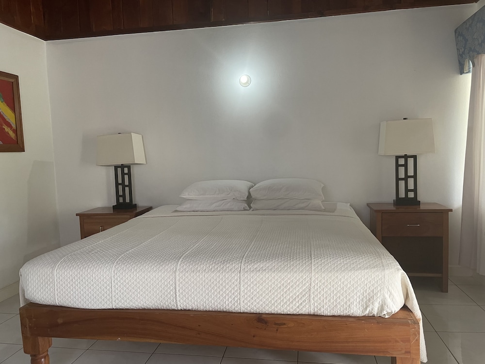 

Roma - Negril - Gold Nugget Hotel