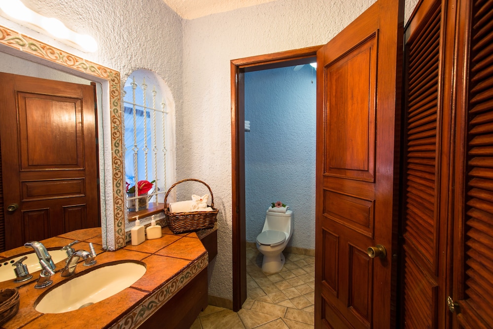 

Bari - Puerto Aventuras - Chez Waffle Hotel