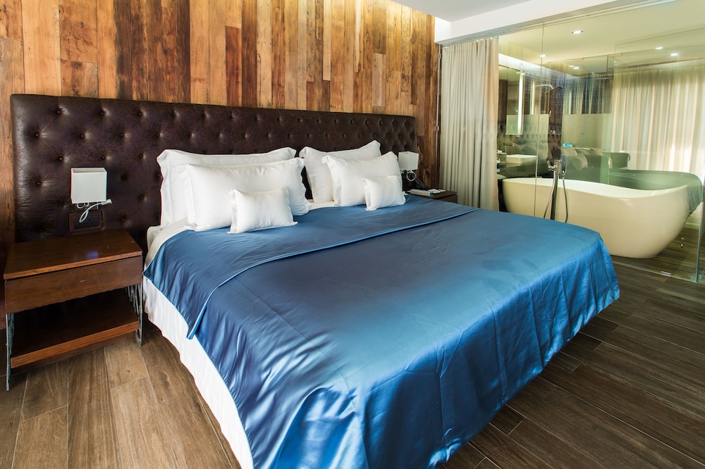 

Bologna - Natai Beach, Phang-nga - Le Coral Resort