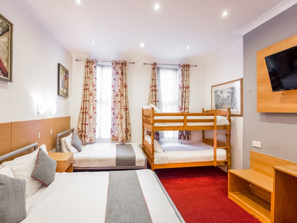 

Pisa - Hounslow - OYO London Guest House