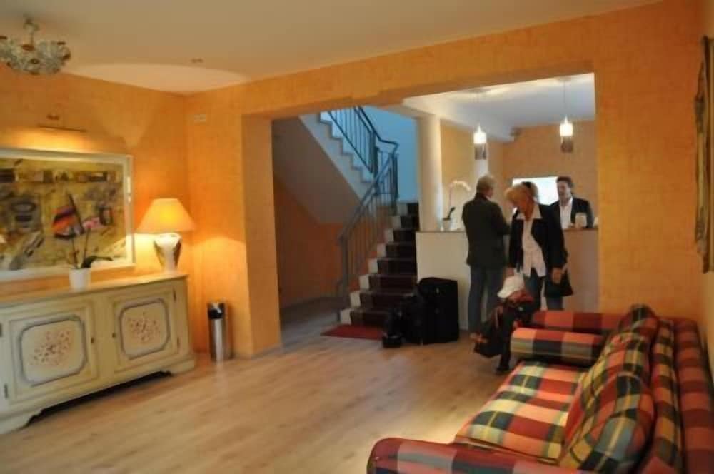 

Bologna - Blankenfelde - Hotel 4 Hufen