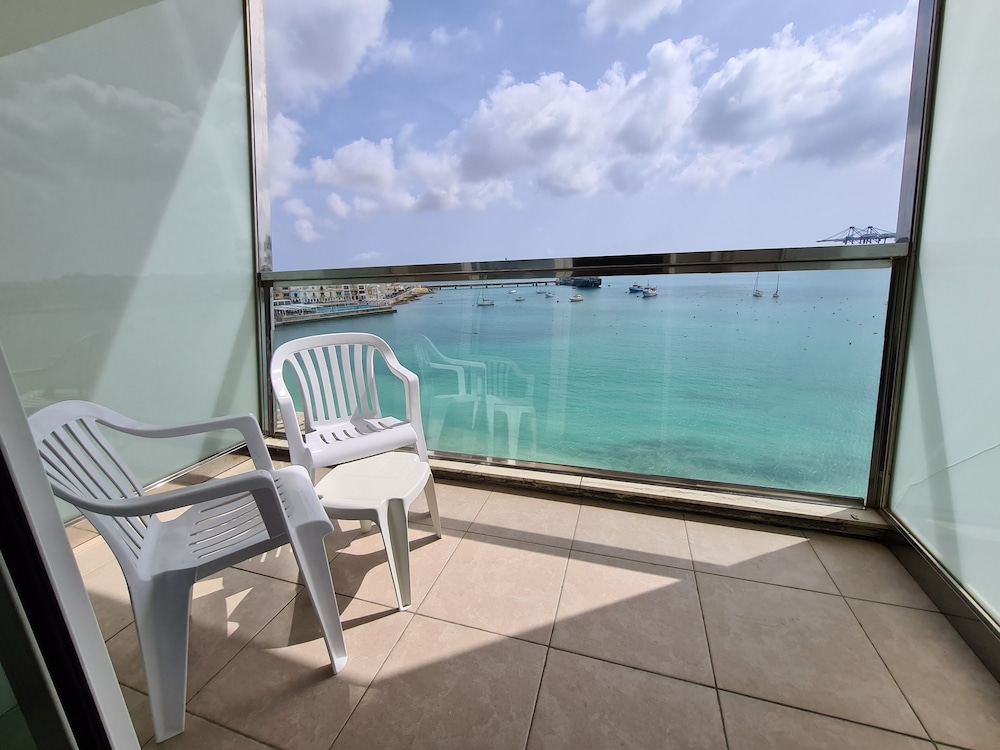 

Milano - Żurrieq - Water's Edge Hotel
