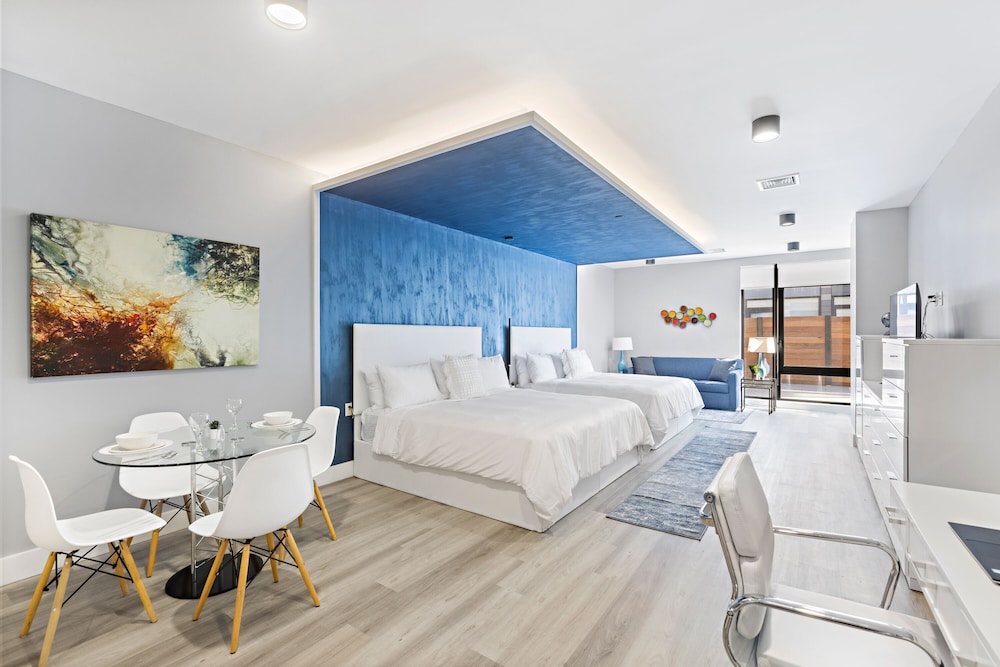 

Bari - Bronx - Global Luxury Suites at The Arches