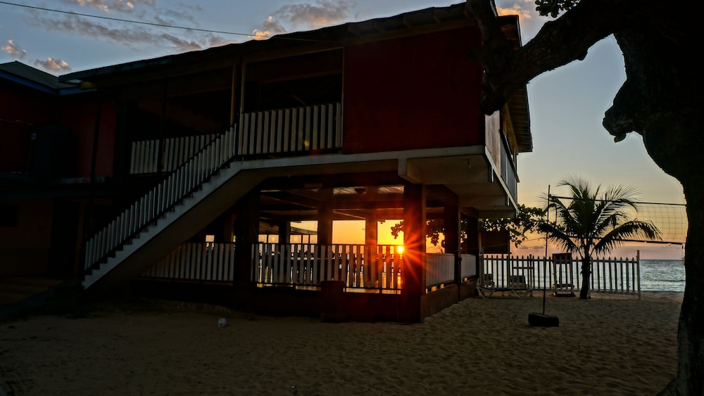 

Verona - Negril - Jamaica Tamboo Resort