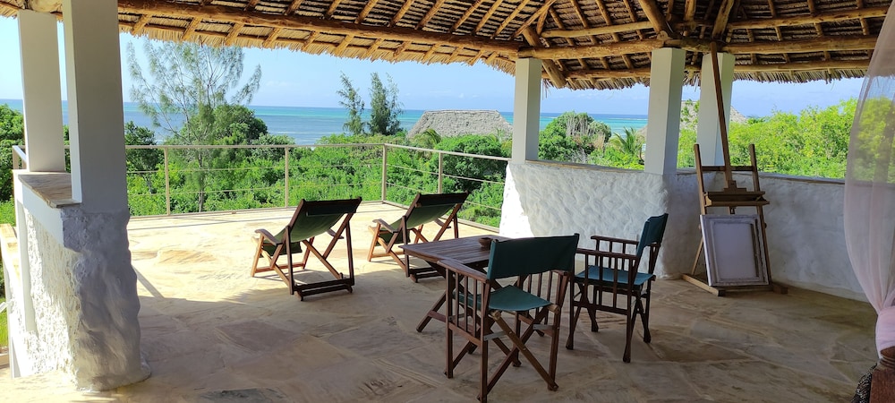 

Trieste - Uroa - Amani Villas Nature Retreat