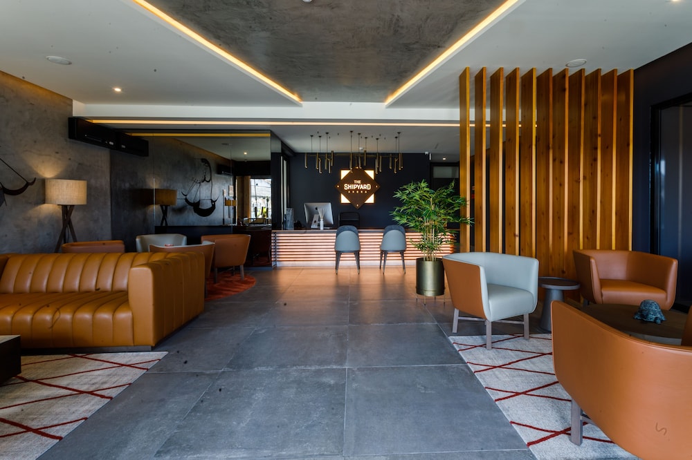 

Milano - Porto Judeu - The Shipyard - Angra