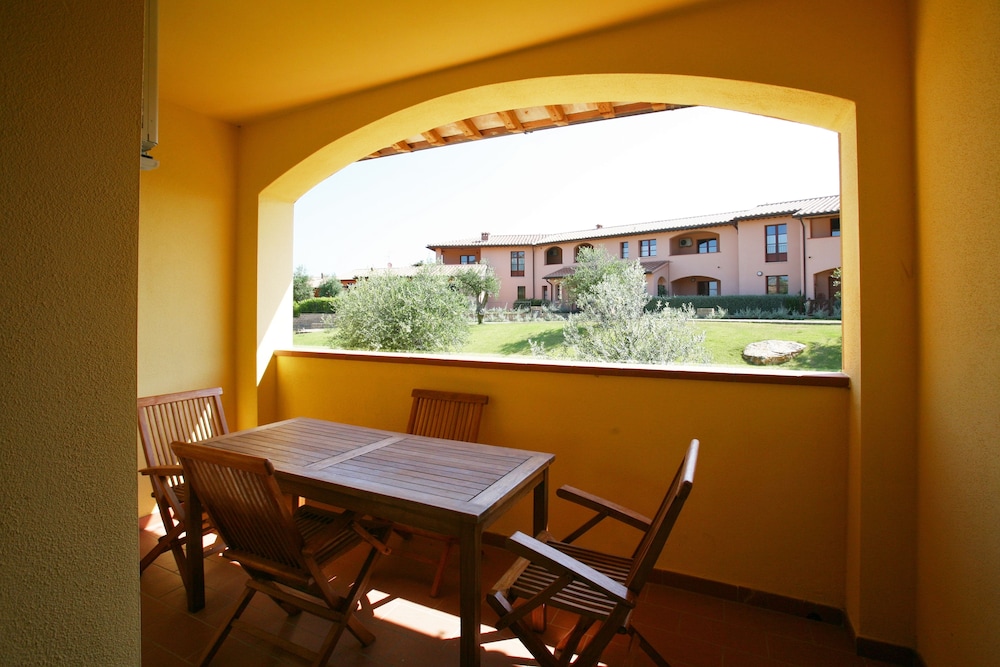 

Napoli - Follonica - Borgo Etrusco