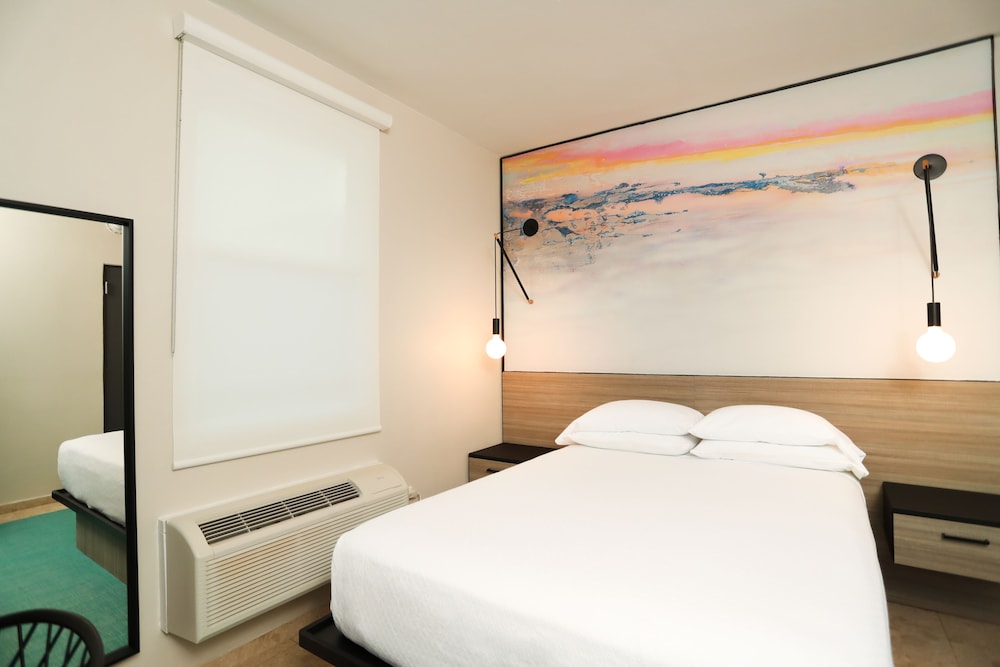 

Milano - San Juan - The Tryst Beachfront Hotel